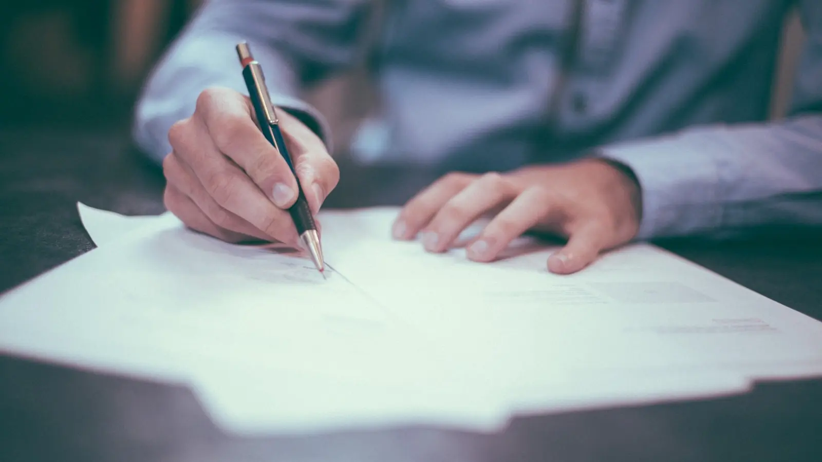 Software de Gestão para Sociedades de Advogados: Como a IA Resolve o Problema da Análise Lenta de Contratos